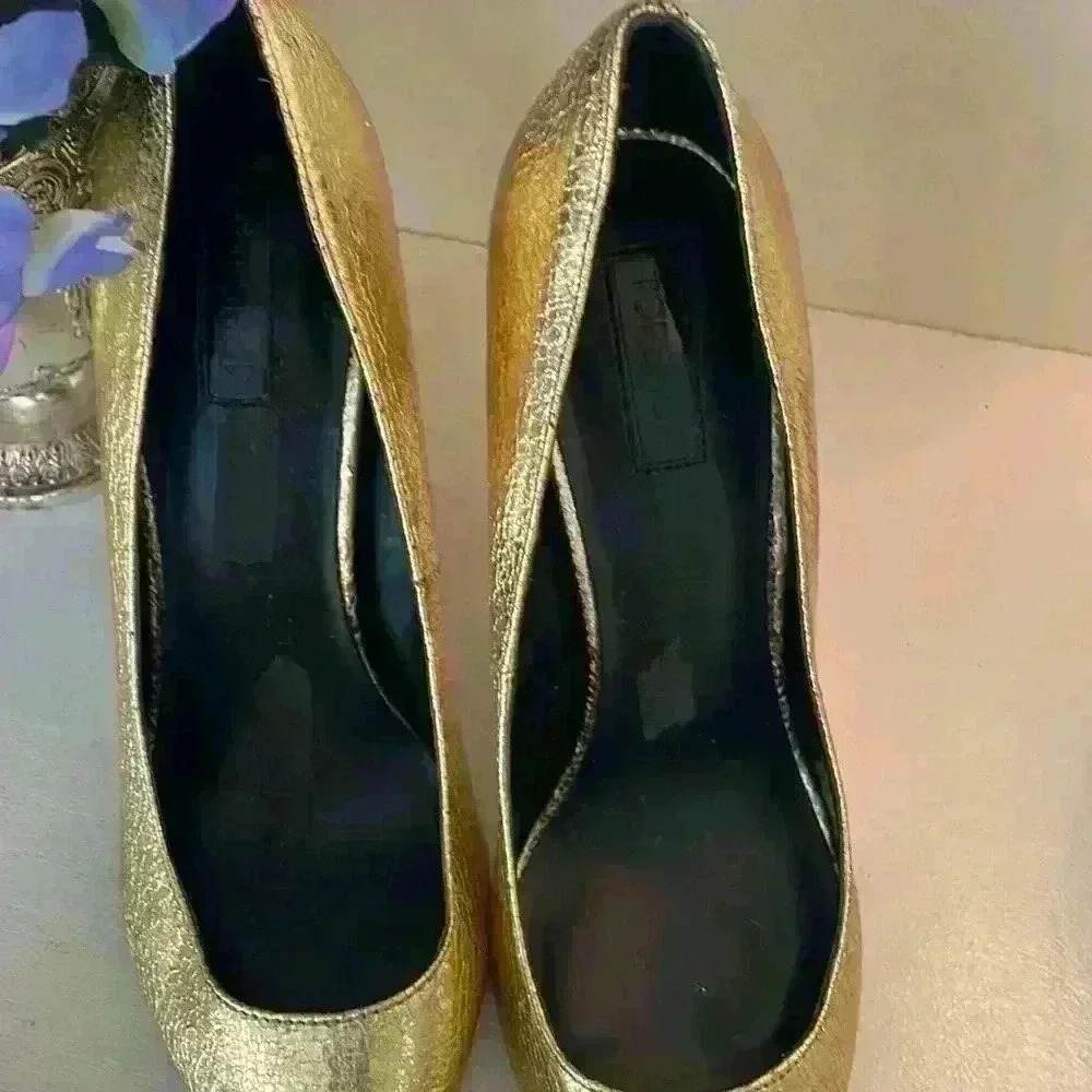 TopShop Gold Foil 4.5” Pumps Great Condition - Picture 3 of 8